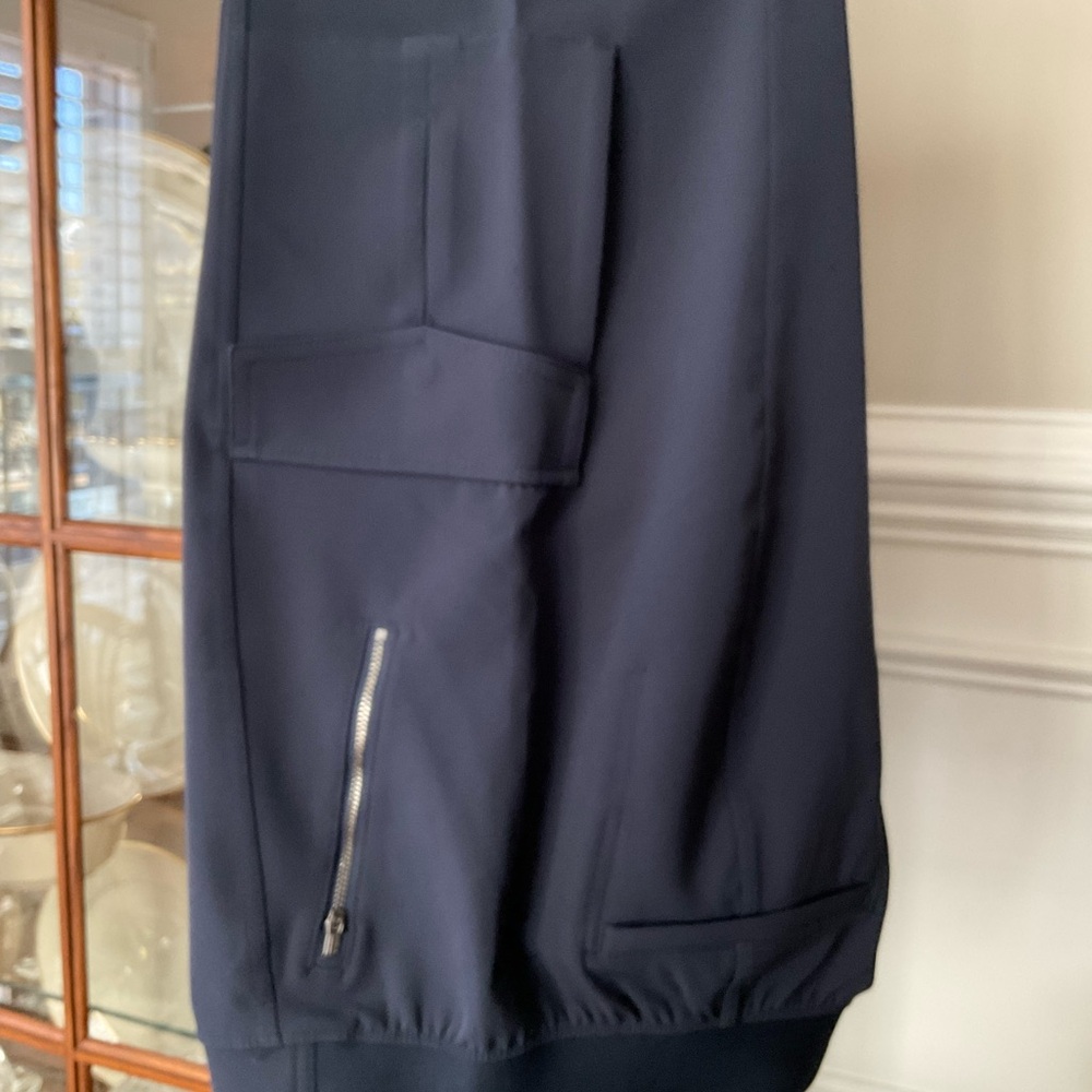 Athleta Navy Endless High Rise Cargo Pant. Navy Blue with zip front/rear pockets - Picture 13 of 13